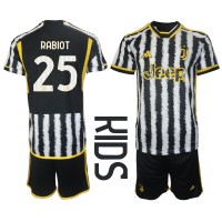 Dětský Fotbalový dres Juventus Adrien Rabiot #25 2023-24 Domácí Krátký Rukáv (+ trenýrky)